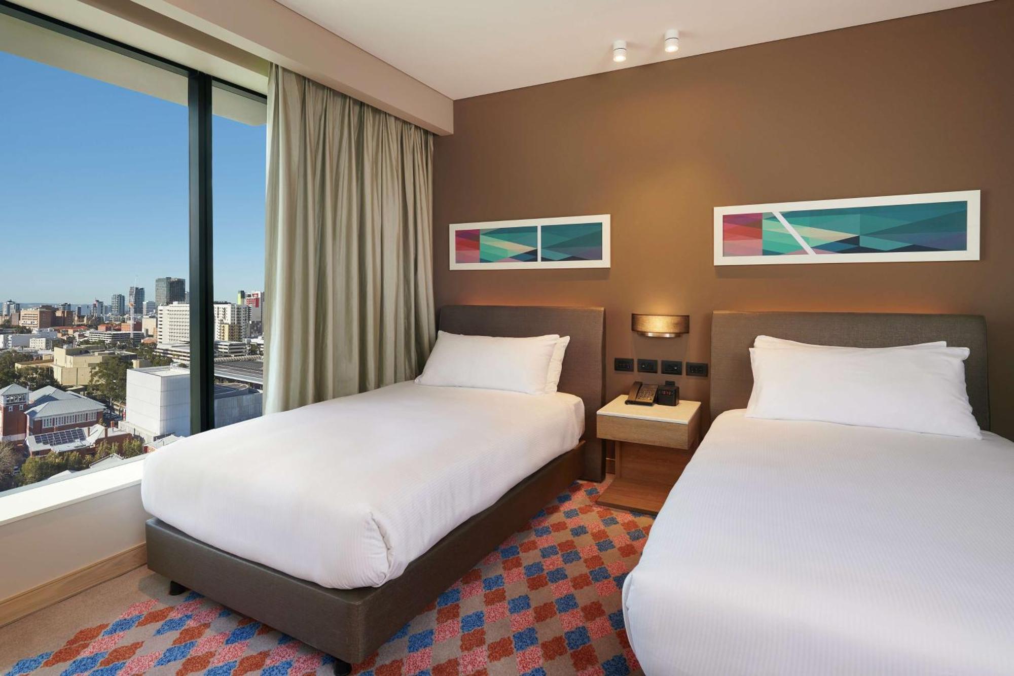Отель Doubletree By Hilton Perth Northbridge Экстерьер фото