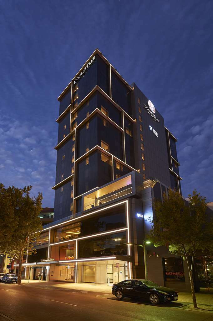 Отель Doubletree By Hilton Perth Northbridge Экстерьер фото